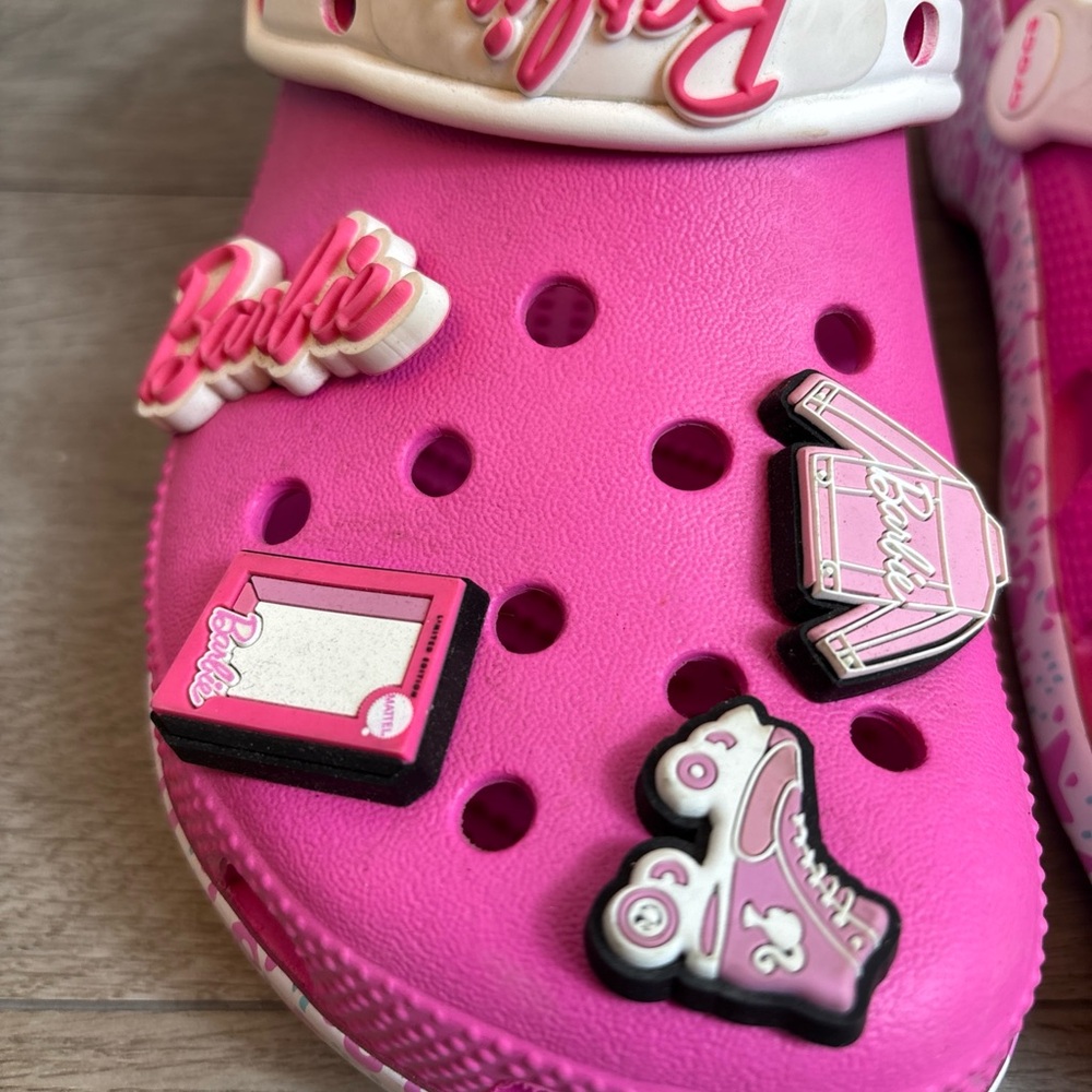 Womens 7 / Mens 5 Crocs Barbie Classic Clog Pink And White With Charms - Picture 2 of 9